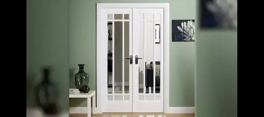 Double Opened Lacquered Door with Glass and Slats