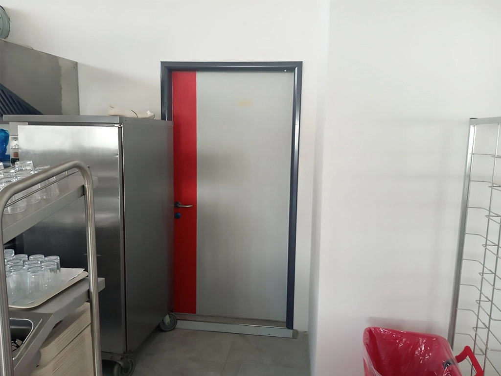 özel sektörlerde alüminyum kasalı laminat kapı uygulaması özel sektörlerde alüminyum kasalı laminat kapı uygulaması